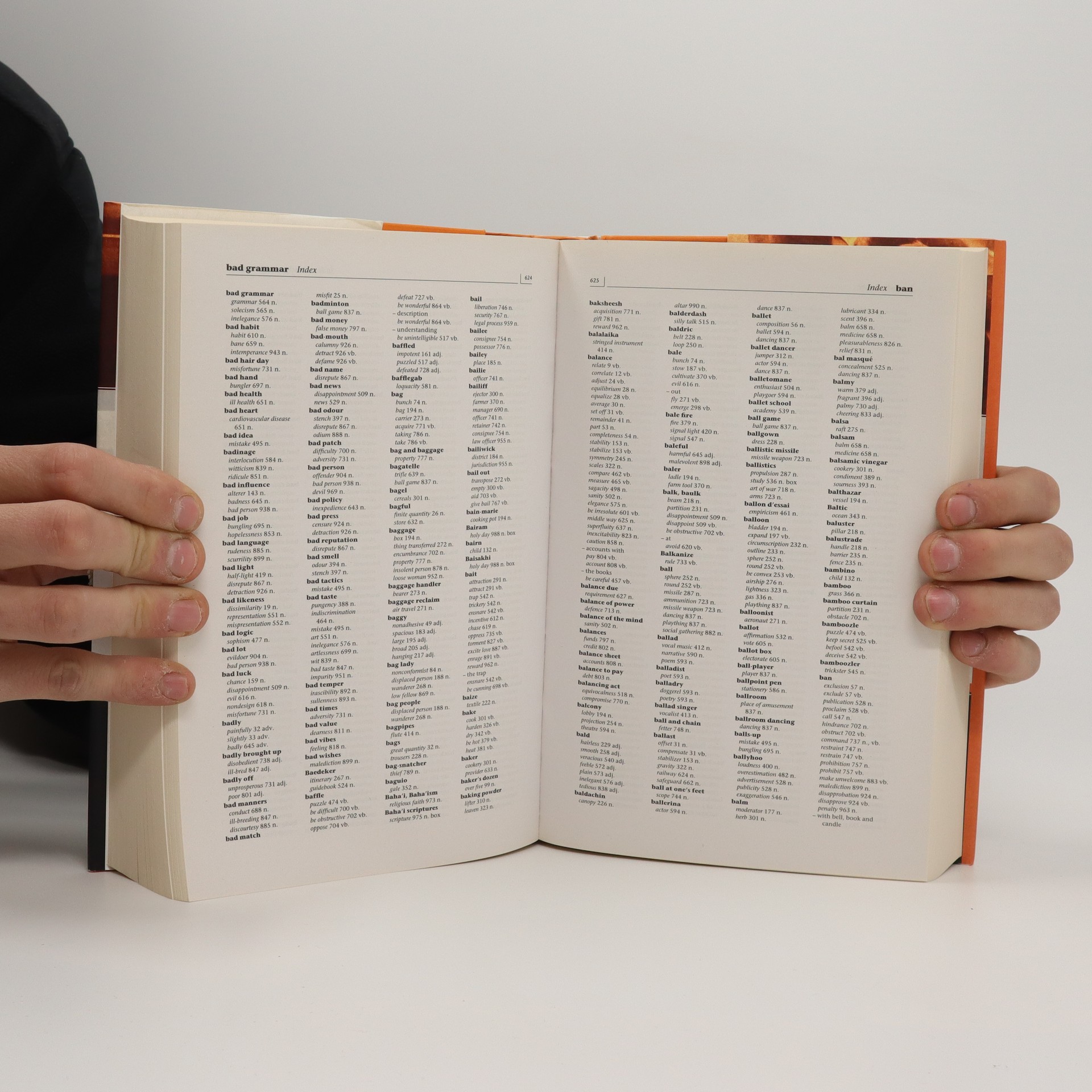 Thesaurus of English words and Phrases neuveden knihobot.cz