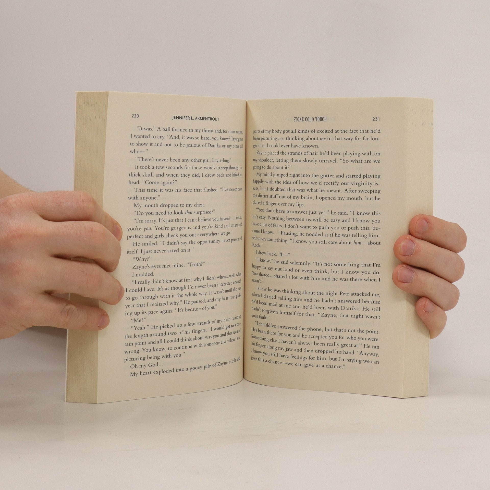 Stone cold touch Armentrout, Jennifer L knihobot.cz