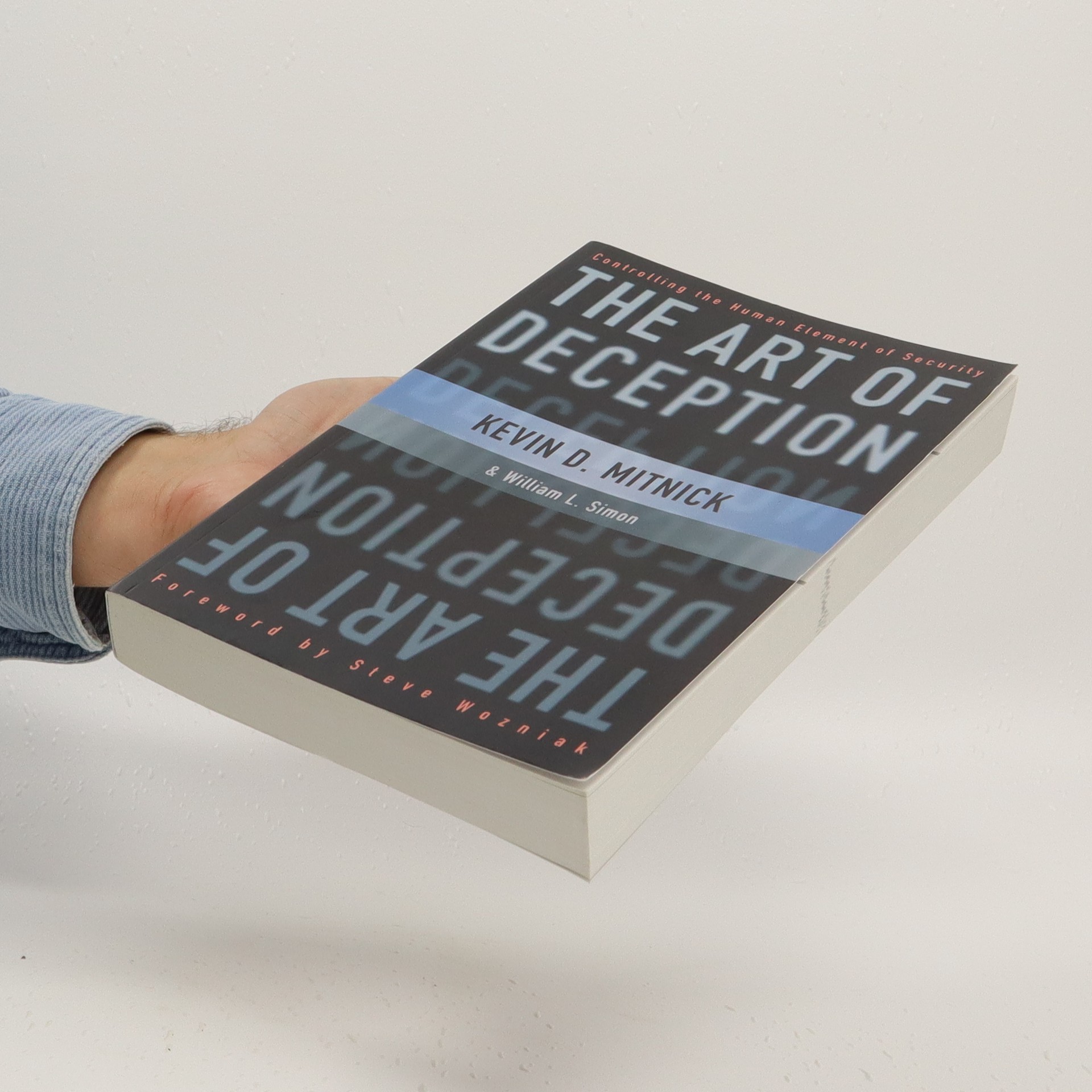 The art of deception : controlling the human element of security ...