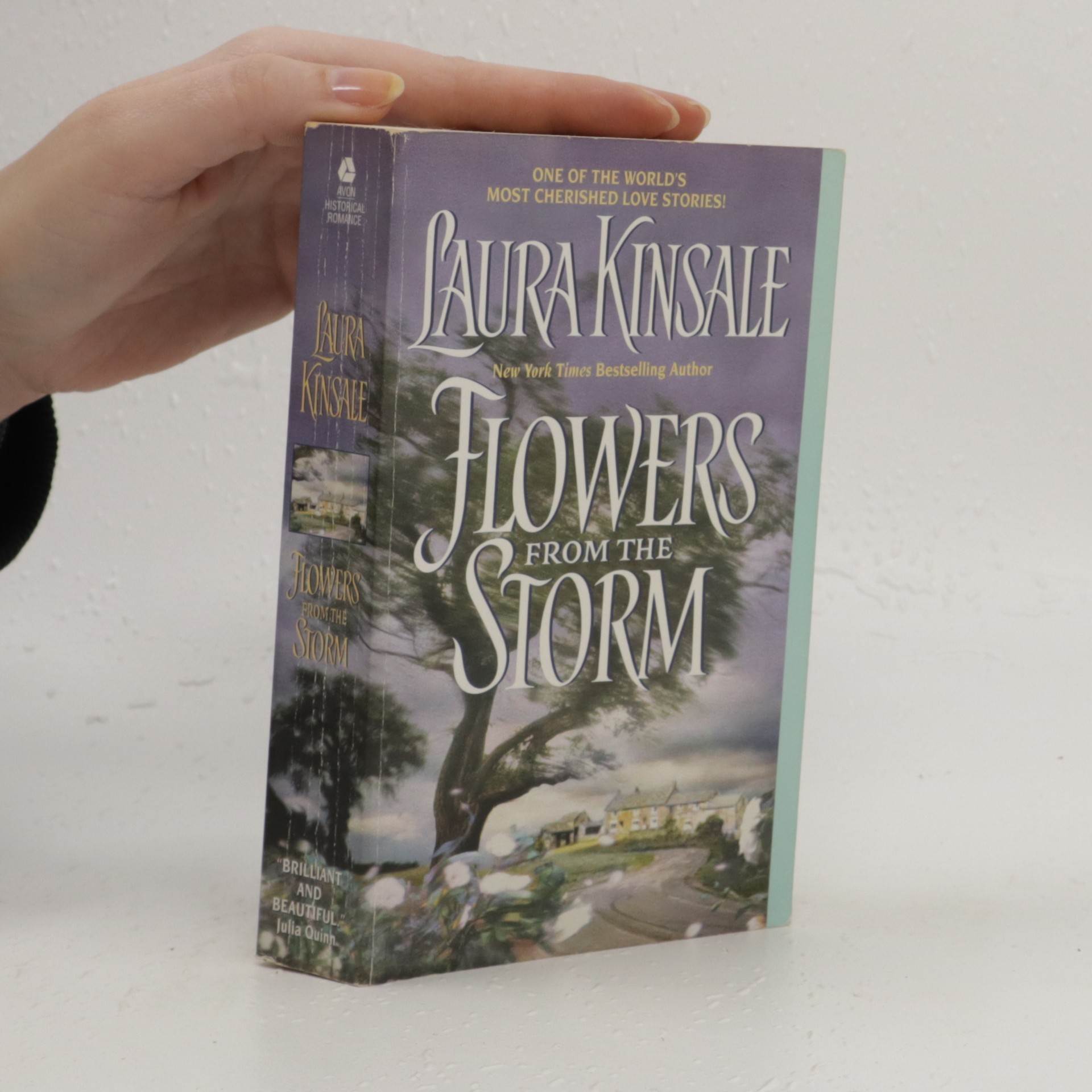 Flowers from the storm Kinsale, Laura knihobot.cz