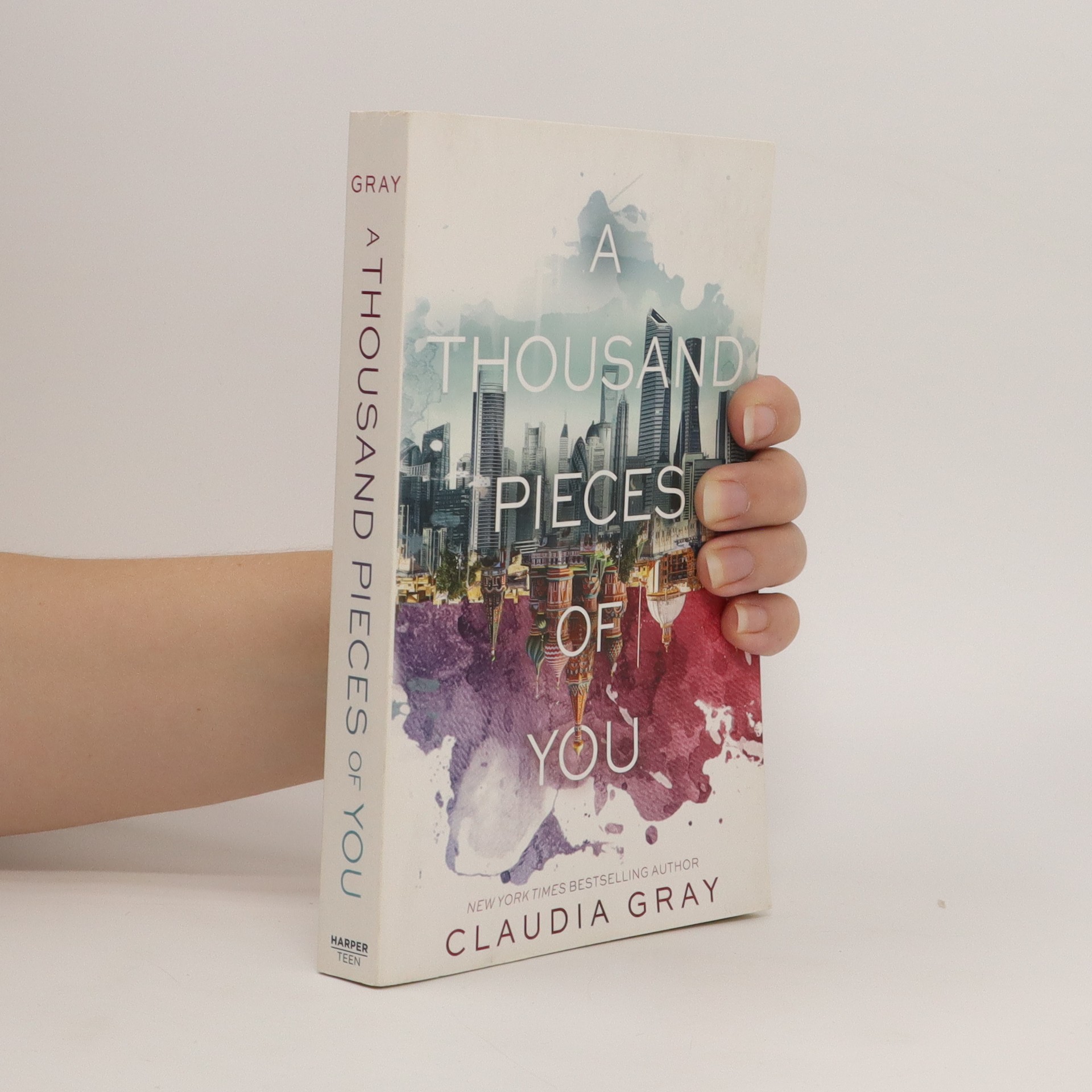 a-thousand-pieces-of-you-gray-claudia-knihobot-cz